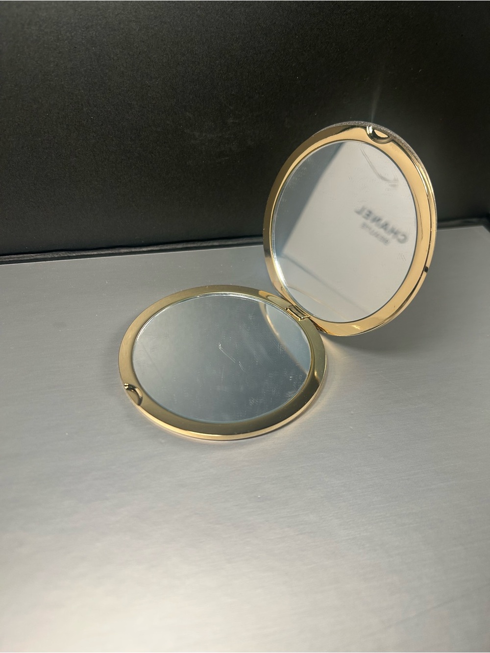 Makeup Mirror - Picture 3 of 7